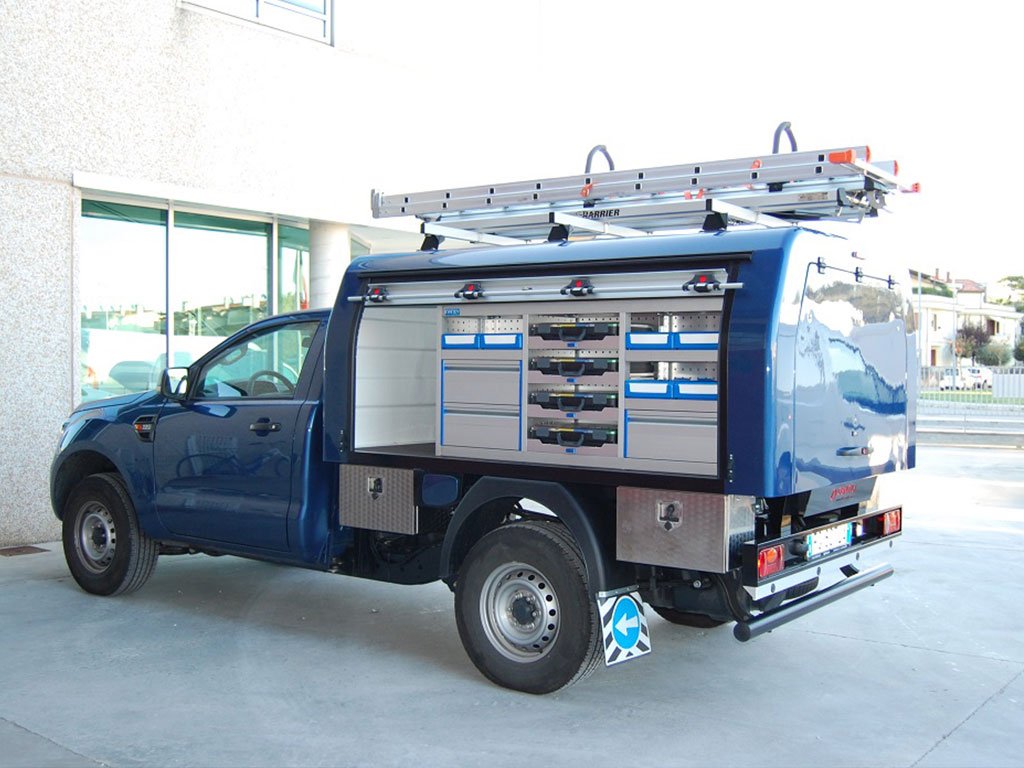 Interior de furgoneta equipada